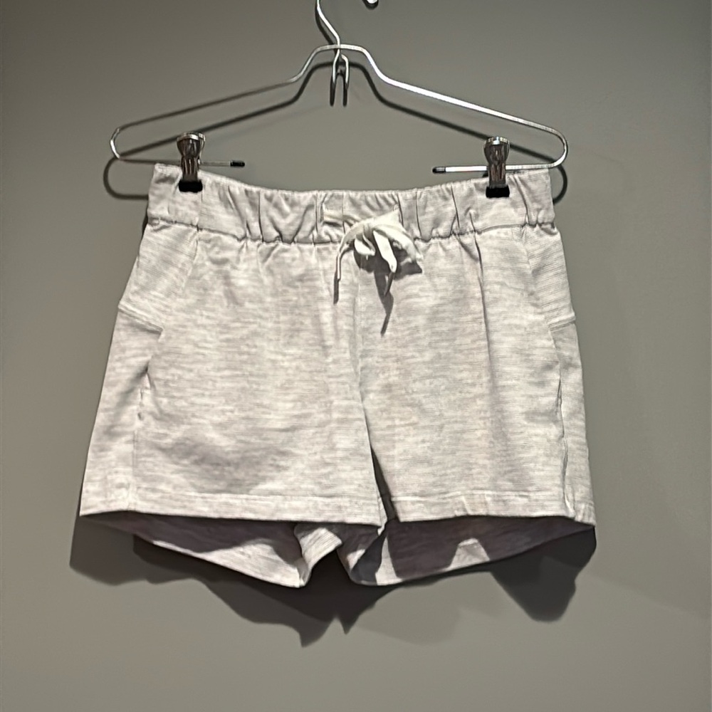 LULULEMON On The‎ Fly Shorts | 6